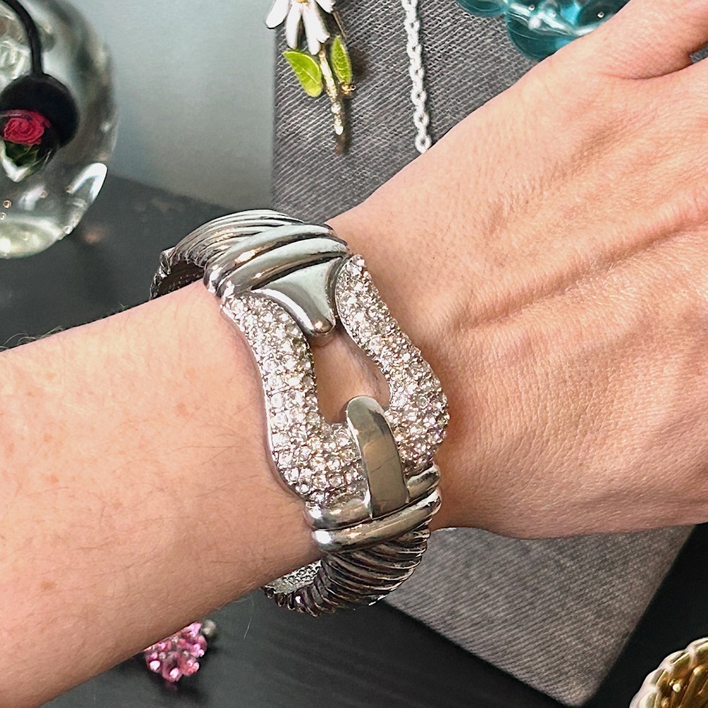 Vintage 🌸 Belt Buckle Rhinestone Clamp Bracelet